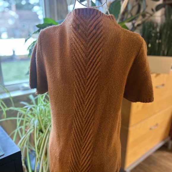 Vintage Design Assets tan sweater - Picture 2 of 3